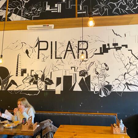 IMA 3 DIBUJOS Y NOMBRE EN PARED